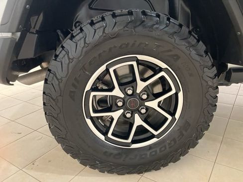 Used 2024 Jeep Wrangler Unlimited Rubicon w/ Technology Group image 32