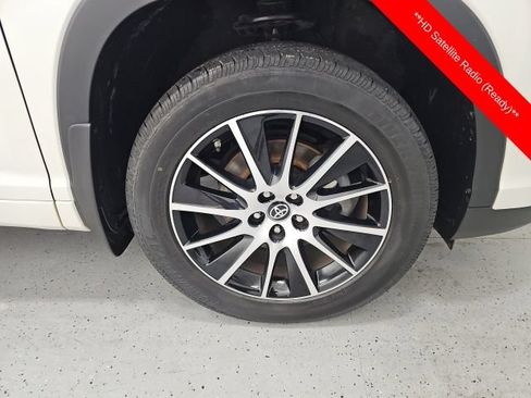 Used 2017 Toyota Highlander SE AWD/4WD image 8