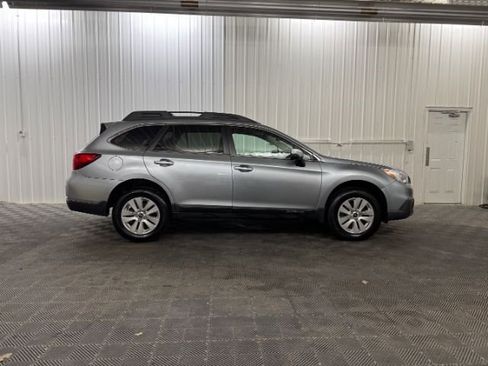 Used 2017 Subaru Outback 2.5i Premium image 22