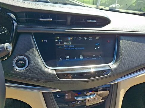 Certified 2018 Cadillac XT5 Luxury w/ Driver Awareness Package AWD/4WD image 17