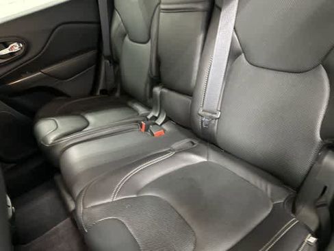 Used 2016 Jeep Cherokee Limited w/ Luxury Group FWD image 11