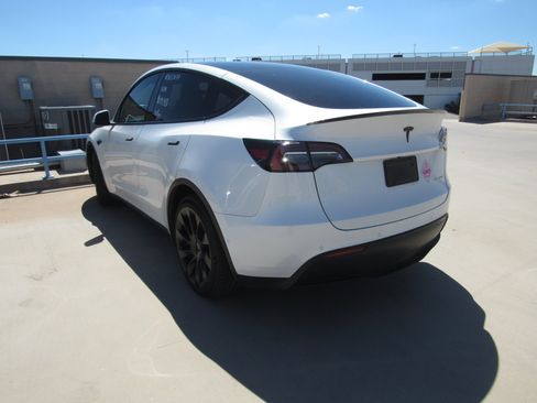 Used 2021 Tesla Model Y Long Range AWD/4WD image 4
