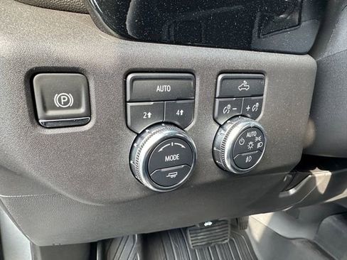 New 2025 GMC Sierra 1500 Elevation image 27