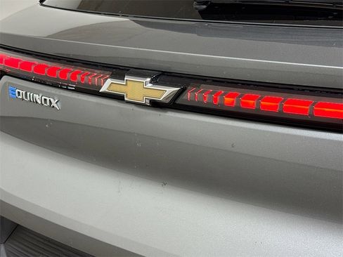 New 2026 Chevrolet Equinox EV LT image 18