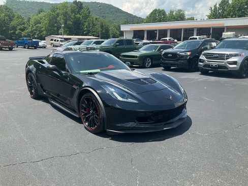 Used 2018 Chevrolet Corvette Z06 RWD image 3