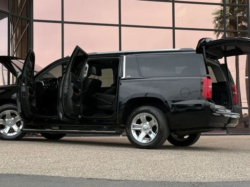 Used 2016 Chevrolet Suburban LTZ RWD image 29