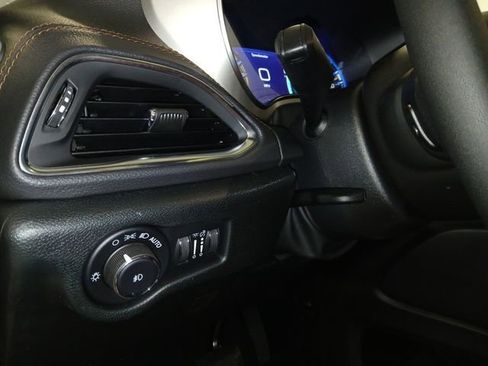 New 2026 Chrysler Pacifica Pinnacle image 28