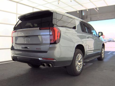 Used 2025 GMC Yukon XL Denali AWD/4WD image 3