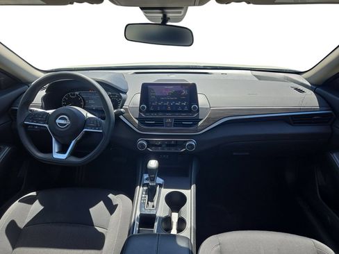 Used 2025 Nissan Altima 2.5 SV FWD image 9
