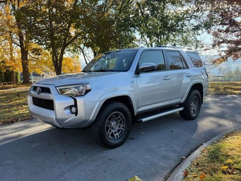 Used 2019 Toyota 4Runner SR5 image 5