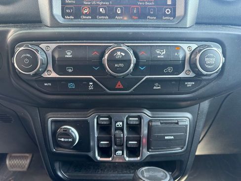 Used 2022 Jeep Wrangler Unlimited Sahara image 28