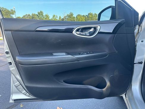 Used 2016 Nissan Sentra SV FWD image 13