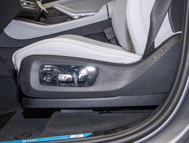 Used 2026 BMW X5 xDrive40i w/ Climate Comfort Package AWD/4WD image 15
