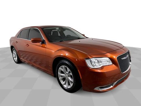 Used 2021 Chrysler 300 Touring RWD image 2