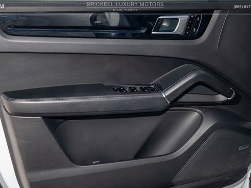 Used 2020 Porsche Cayenne image 15