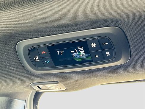 Certified 2024 Chrysler Pacifica Premium image 26