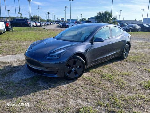 Used 2023 Tesla Model 3 Standard Range image 1
