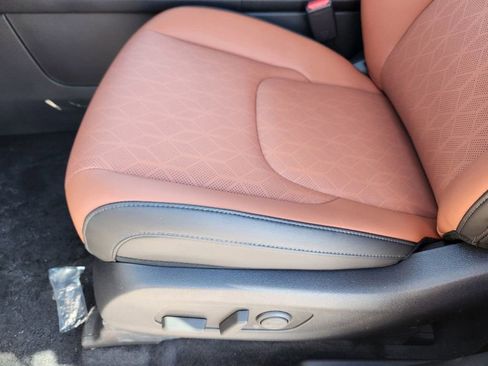 Certified 2025 Kia Carnival SX image 14