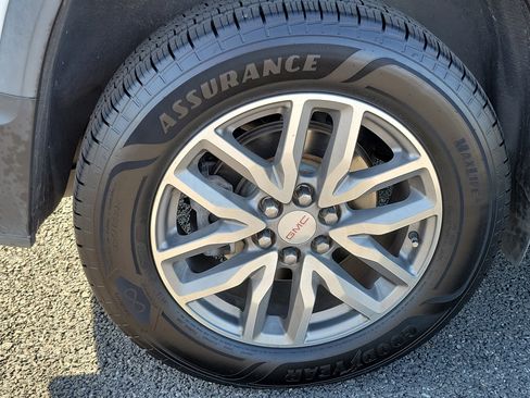 Used 2017 GMC Acadia SLE w/ Driver Alert Package I image 21