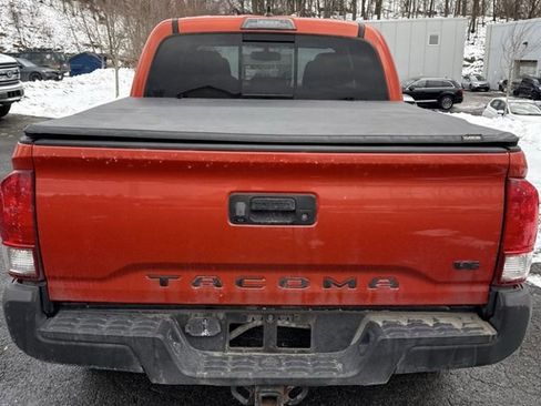 Used 2017 Toyota Tacoma SR5 image 8