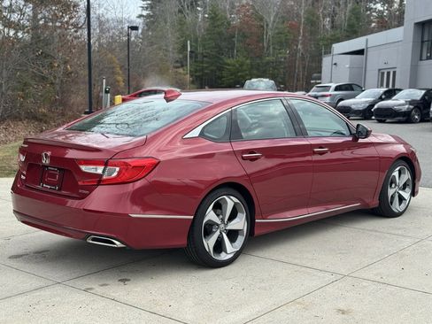 Used 2018 Honda Accord Touring image 8
