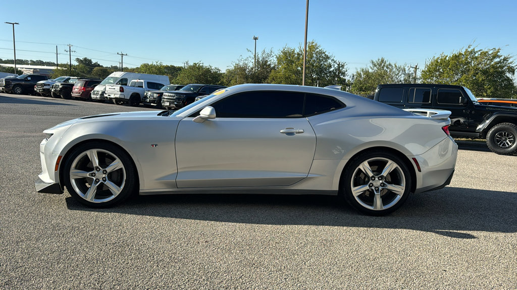 Used 2018 Chevrolet Camaro SS RWD image 4