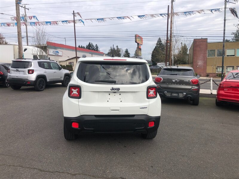Used 2018 Jeep Renegade Latitude FWD image 6