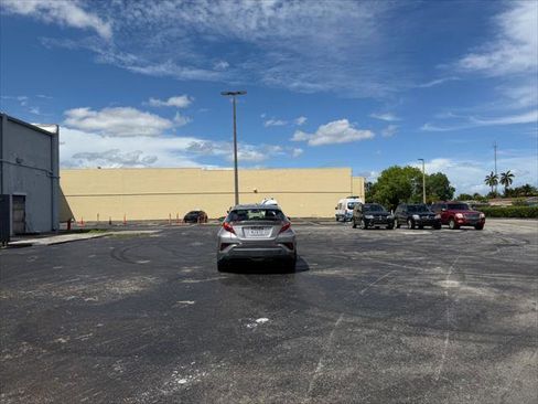 Used 2020 Toyota C-HR XLE image 6