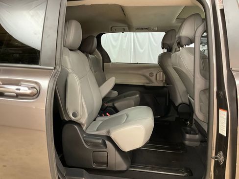 Used 2024 Toyota Sienna XLE image 13