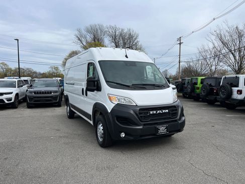 Used 2025 RAM ProMaster 2500 w/ Convenience Group FWD image 8