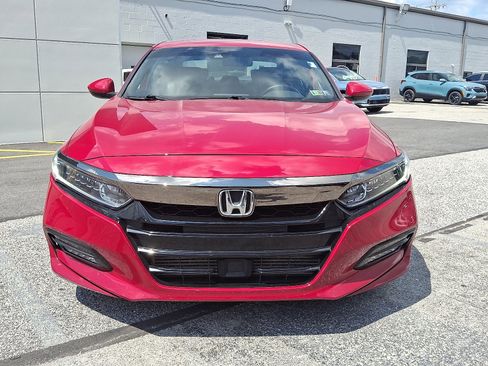 Used 2018 Honda Accord Sport image 2