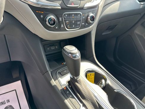 Used 2020 Chevrolet Equinox Premier FWD image 16