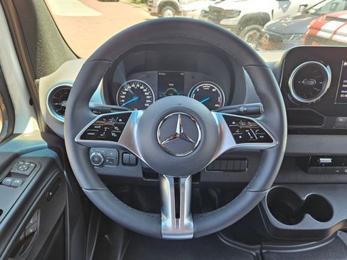 Used 2024 Mercedes-Benz eSprinter 170 Cargo image 17