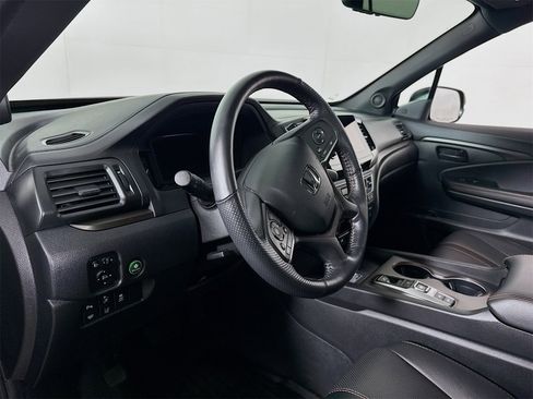 Used 2025 Honda Passport TrailSport image 7