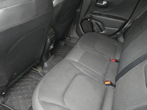 Used 2018 Jeep Renegade Altitude image 8