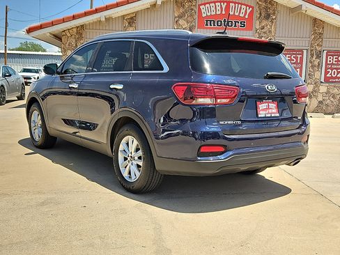 Used 2020 Kia Sorento LX w/ LX I4 Convenience Package FWD image 2