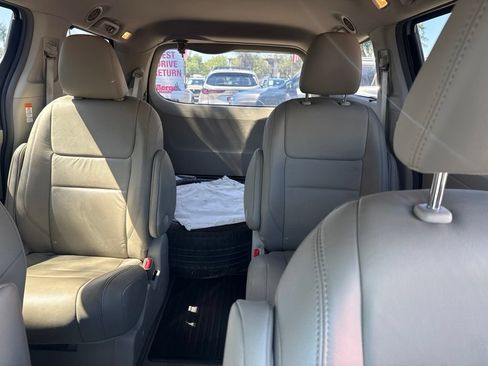 Used 2017 Toyota Sienna XLE w/ XLE Navigation Package AWD/4WD image 12