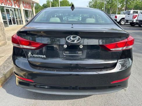Used 2017 Hyundai Elantra SE image 5