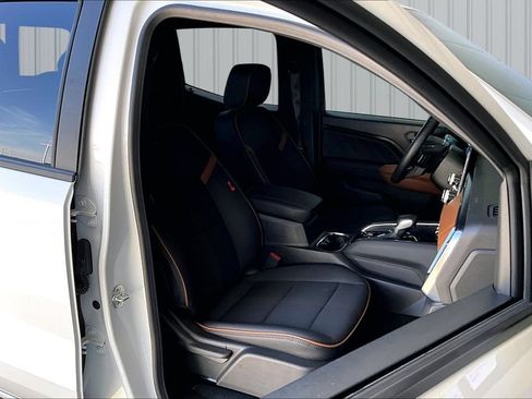 Used 2025 GMC Canyon AT4 AWD/4WD image 17