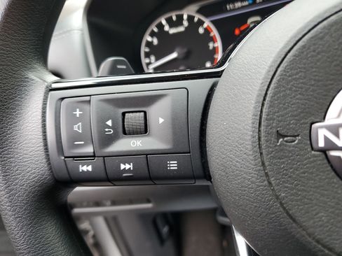 Used 2023 Nissan Rogue SV image 13