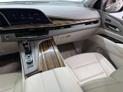 Used 2022 Cadillac Escalade ESV Premium Luxury Platinum AWD/4WD image 8
