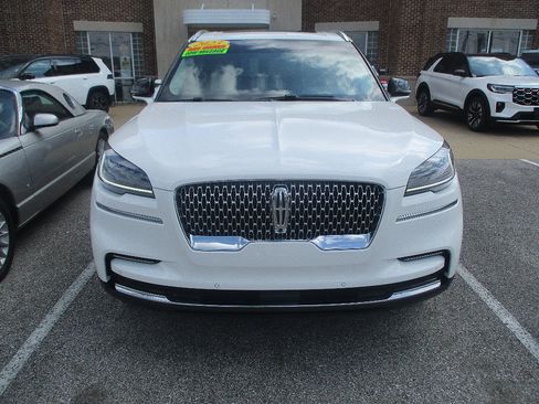 Used 2023 Lincoln Aviator Reserve w/ Elements Package Plus AWD/4WD image 2