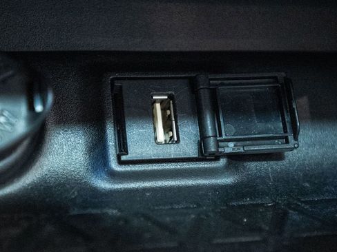 Used 2020 Toyota RAV4 XLE w/ Convenience Package image 26