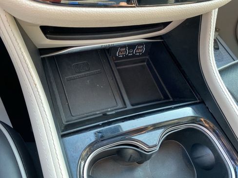 Used 2024 Chrysler Pacifica Limited image 28