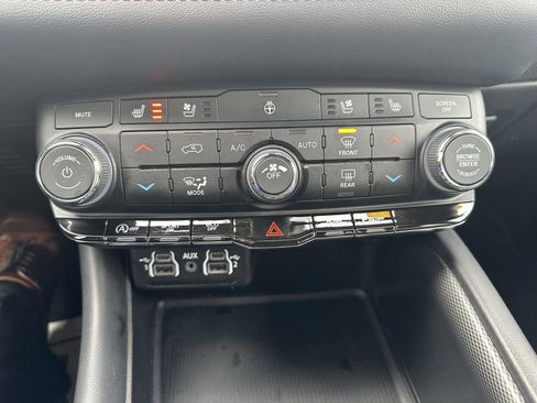 Used 2024 Dodge Durango GT image 28