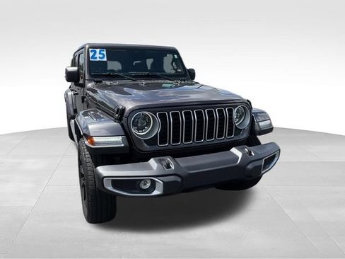 Used 2025 Jeep Wrangler Unlimited Sahara AWD/4WD image 8