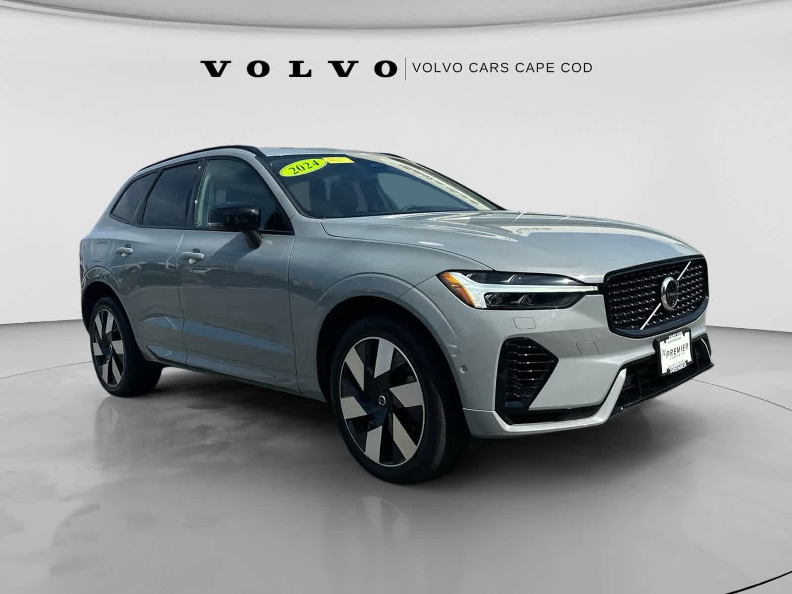 Used 2024 Volvo XC60 T8 Plus w/ Climate Package AWD/4WD image 1