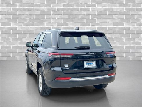 Used 2023 Jeep Grand Cherokee Laredo image 3