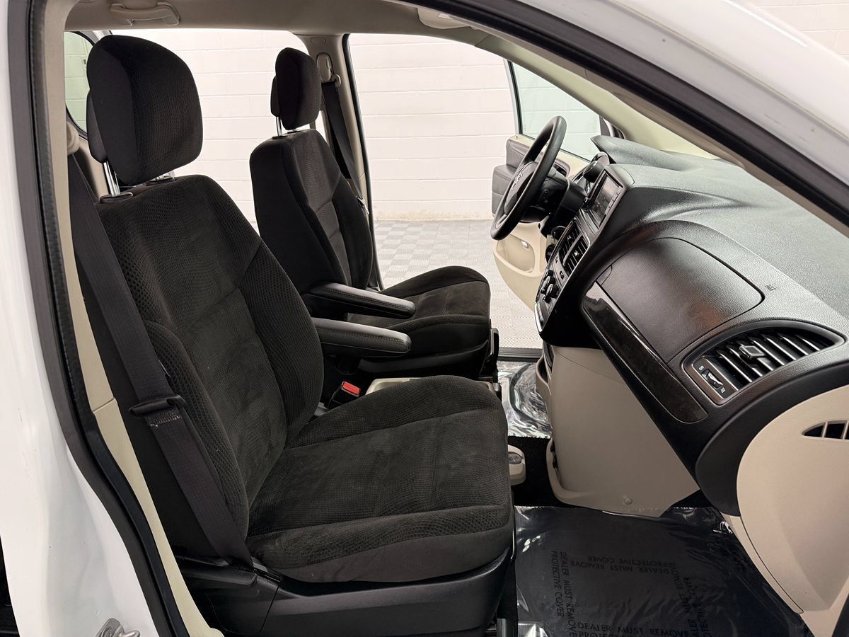 Used 2019 Dodge Grand Caravan SE FWD image 15