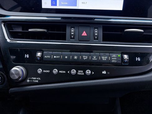 Used 2023 Lexus ES 350 image 21